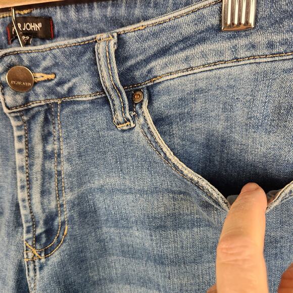 Dear John Denim Shorts Womens Size 29 Blue Medium Wash Stretch 5” Inseam EUC - Picture 7 of 15